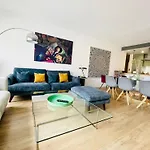 Large 2 Bedrooms Flat With Terrace And Oarking