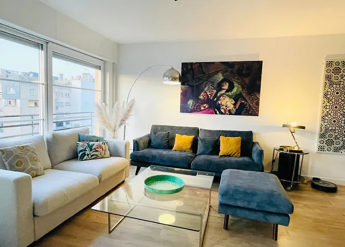 Large 2 Bedrooms Flat With Terrace And Oarking